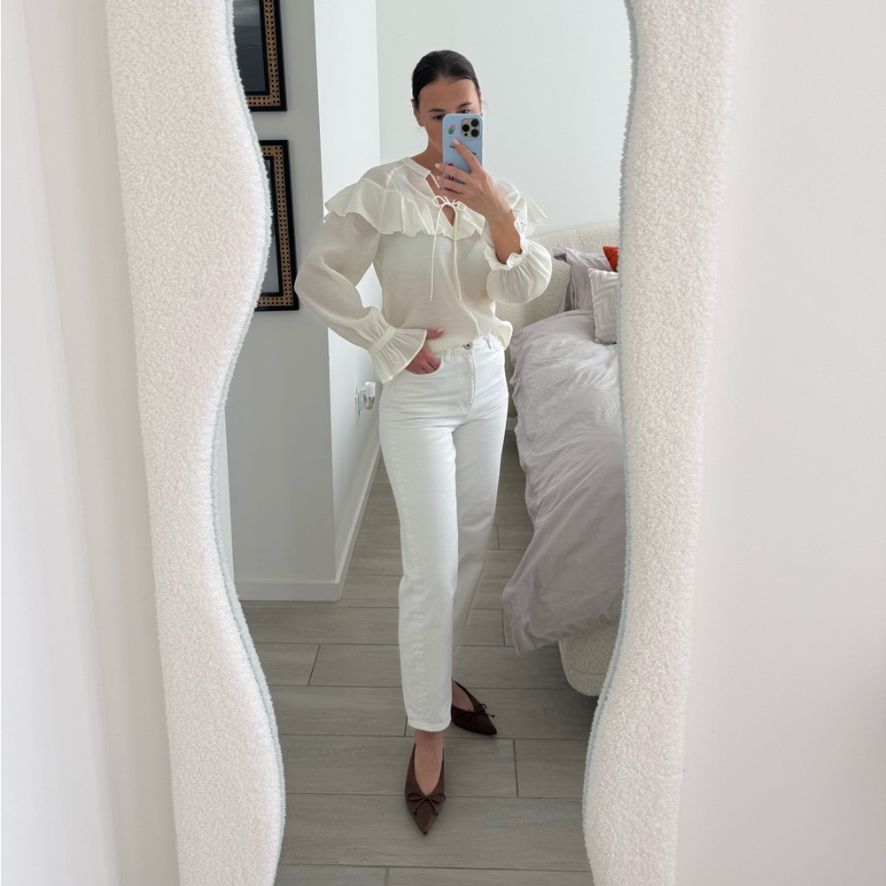 Jeans white mom. 
Size 4. Perfect fit.  Brand COS